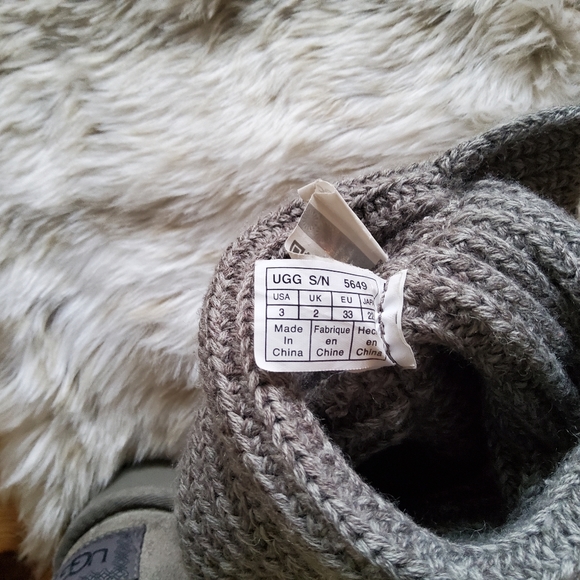 Authentic VGUC UGG Grey CardiSize 3 (LittGirl) 6/7 - Picture 15 of 15